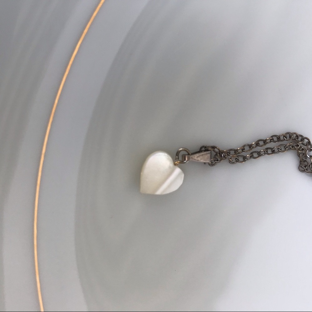Tiny Shiny Pearly Heart shaped necklace. - Picture 5 of 10